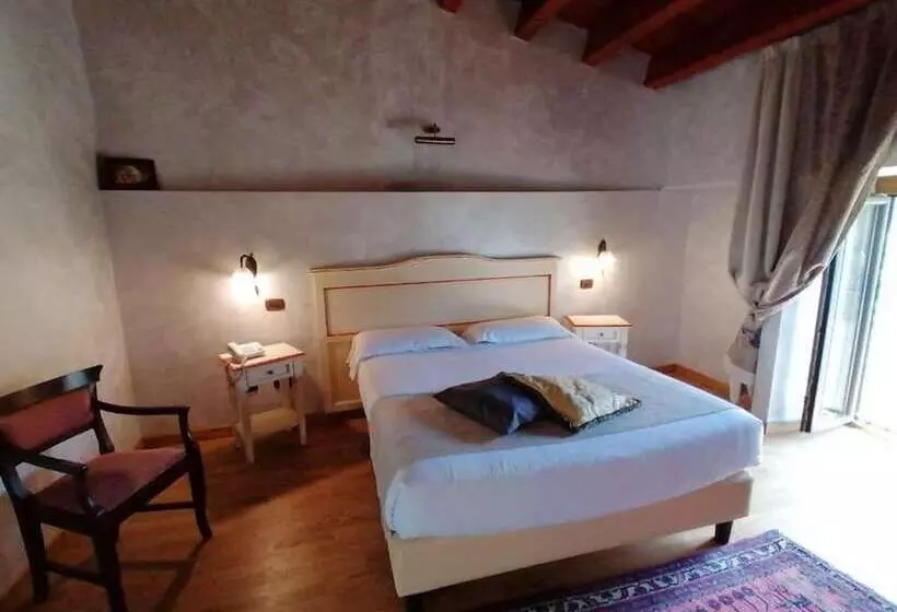 اتاق ساده سه‌ نفره, Relais Castrum Boccea