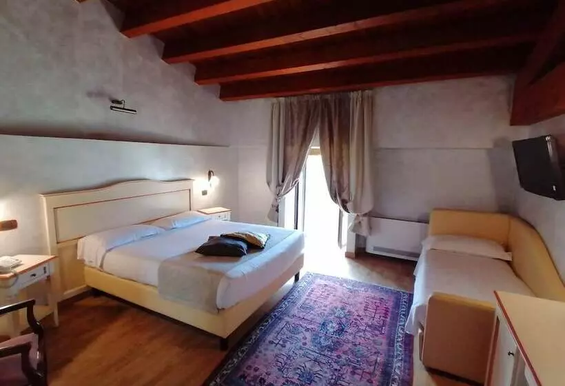 اتاق ساده سه‌ نفره, Relais Castrum Boccea