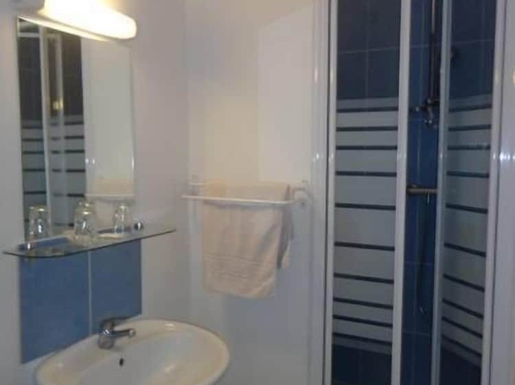 Chambre Triple Standard, Santana