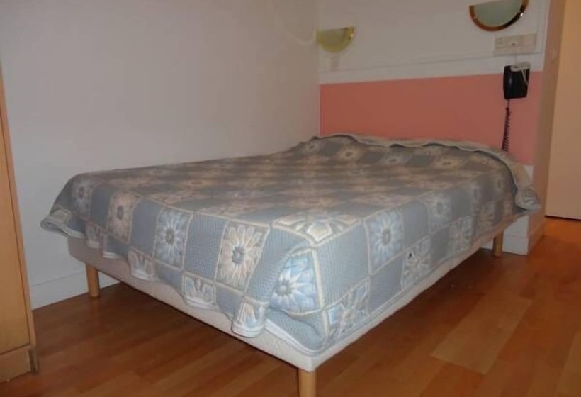 Chambre Triple Standard, Santana