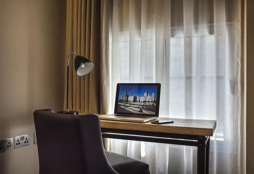 Номер Basic, The Resident Liverpool