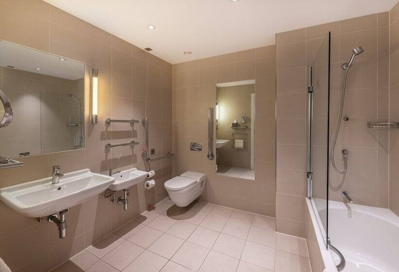 חדר דלוקס, The Resident Liverpool