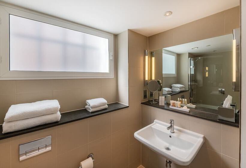 סוויטת ג'וניור, The Resident Liverpool