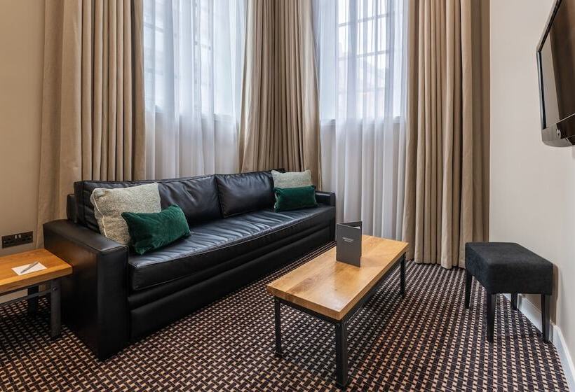 סוויטת ג'וניור, The Resident Liverpool