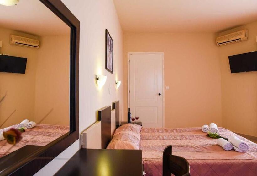 Апартаменты 1 Спальня Вид на Сад, Eurohotel Theo
