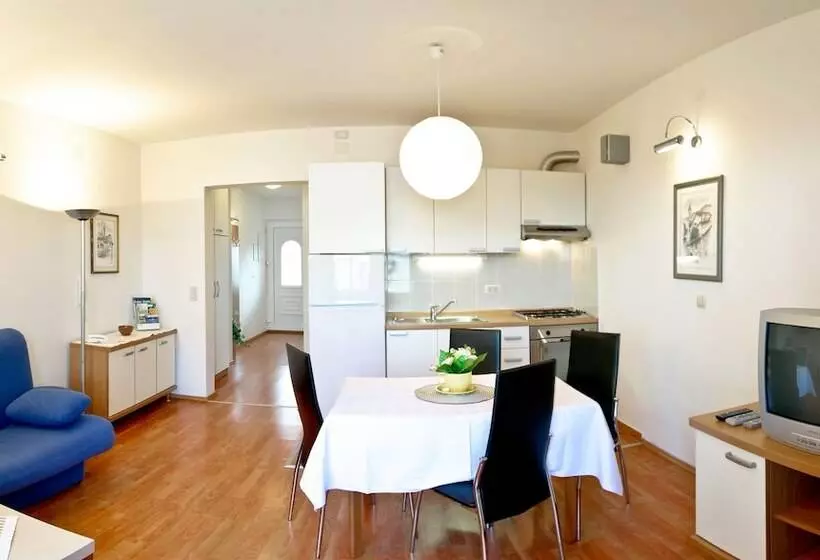 オーシャンビューのスーペリアー1ベッドルームアパートメント, Villa Midea