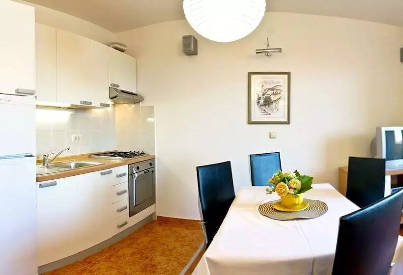 オーシャンビューのスーペリアー1ベッドルームアパートメント, Villa Midea