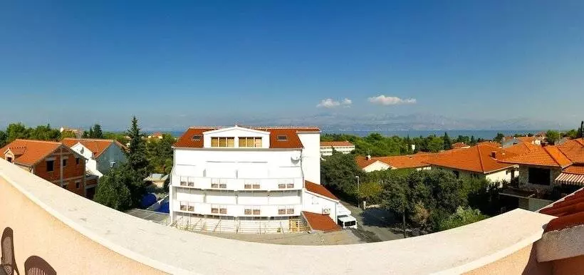 オーシャンビューの1ベッドルームデラックスアパート, Villa Midea