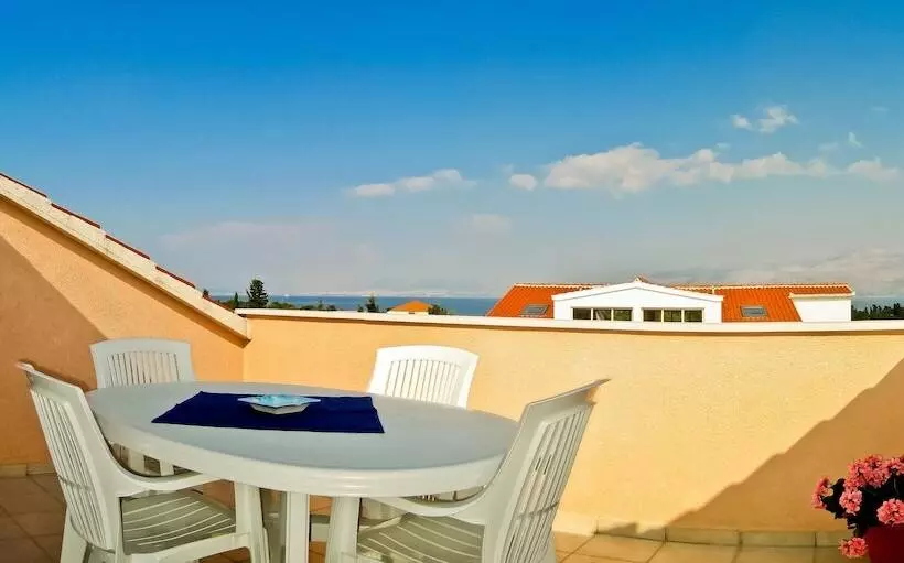 オーシャンビューの1ベッドルームデラックスアパート, Villa Midea