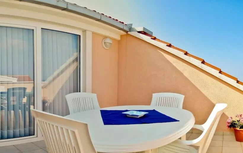 オーシャンビューの1ベッドルームデラックスアパート, Villa Midea