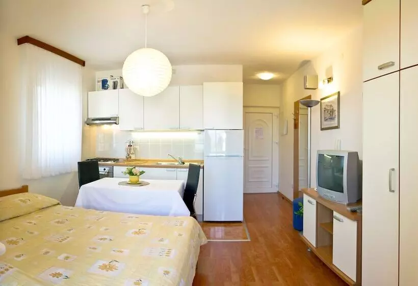 ダブルベッドのスタンダードスタジオ, Villa Midea