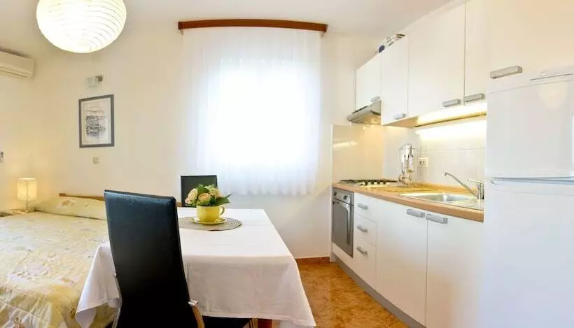 ダブルベッドのスタンダードスタジオ, Villa Midea