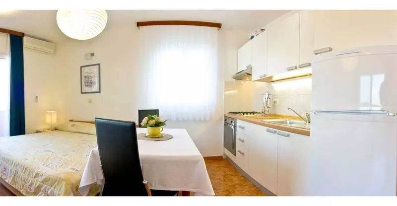 スーペリアスタジオ, Villa Midea