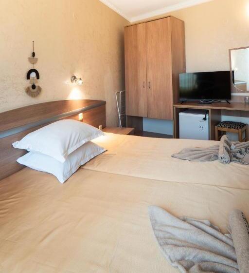 バルコニー付きスタンダードルーム, Zeus