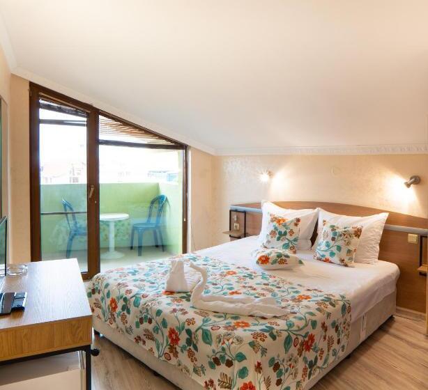 Quarto Ático, Zeus