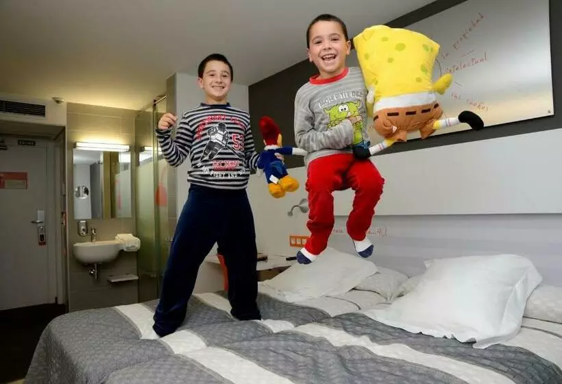 اتاق استاندارد سه نفره, Bed4u Pamplona