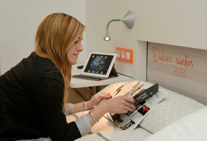 חדר סטנדרט לשלושה, Bed4u Pamplona