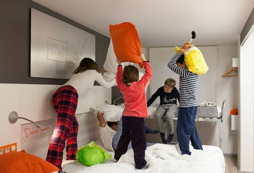 Четырехместный Номер Стандарт, Bed4u Pamplona