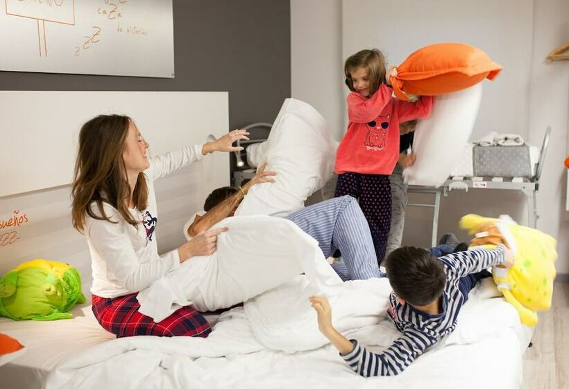 Четырехместный Номер Стандарт, Bed4u Pamplona