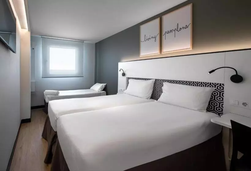 اتاق استاندارد سه نفره, Bed4u Pamplona