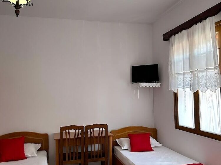 חדר סטנדרט לארבעה, Berati