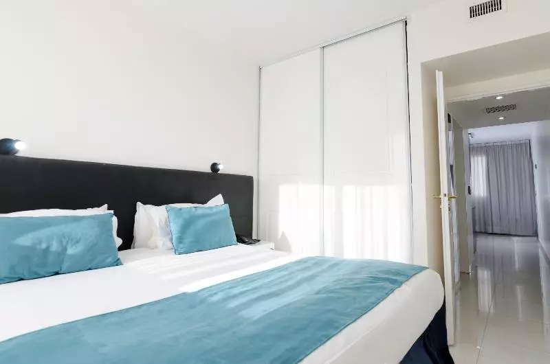 اتاق استاندارد, Cyan Recoleta