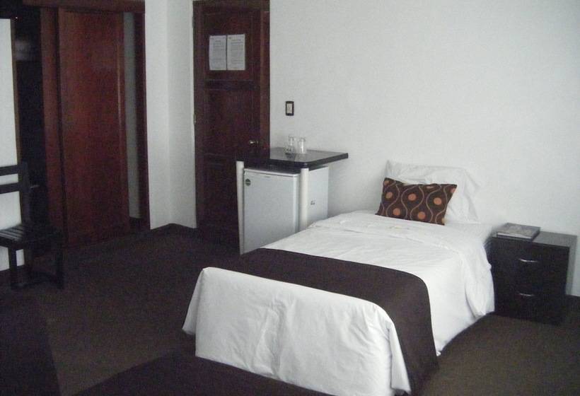 חדר סטנדרט לשלושה, Ferre De Ville