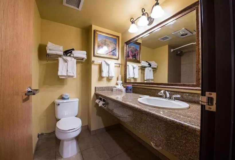 キングサイズベッドのスイートルーム, The Grand Lodge Hotel And Suites