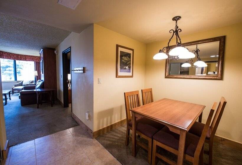 带大床的套房, The Grand Lodge Hotel And Suites