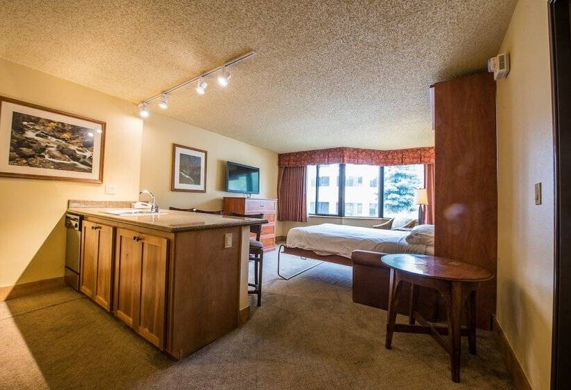 带大床的套房, The Grand Lodge Hotel And Suites