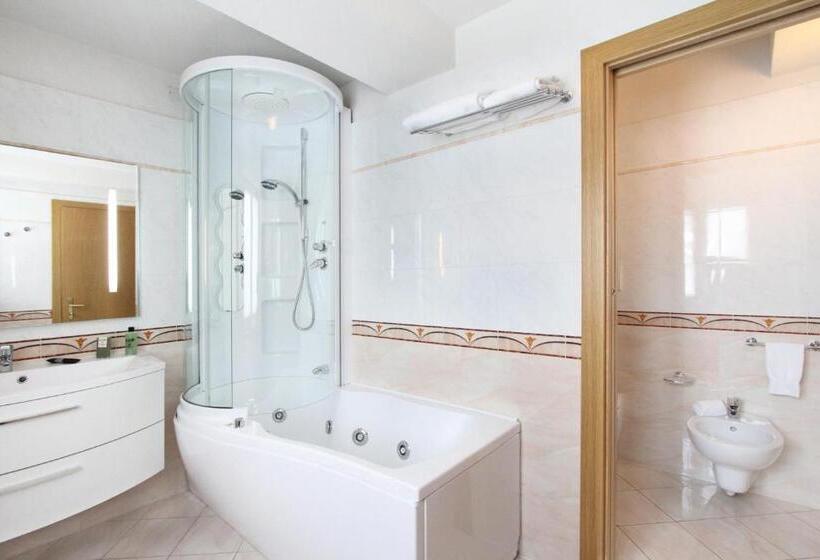 חדר סטנדרט לארבעה, Grohmann