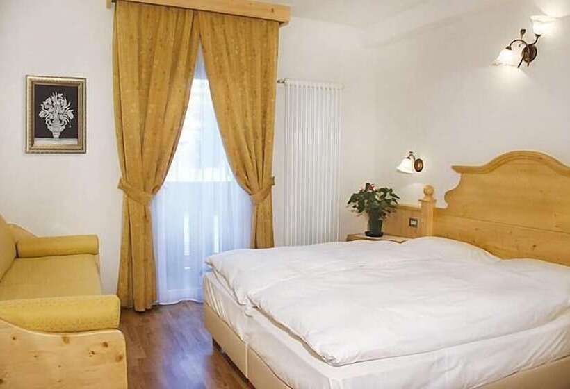 חדר קלאסי לשלושה, Grohmann