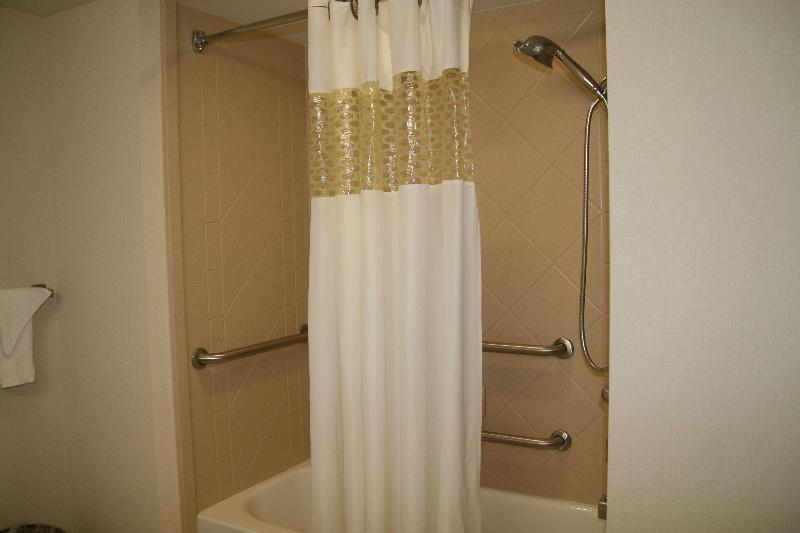 스탠다드 스튜디오 킹침대, Hampton Inn Doylestown