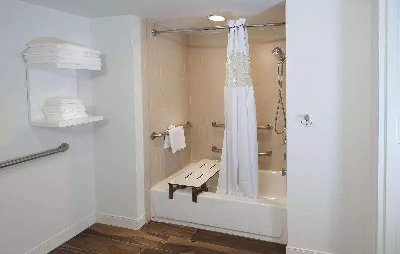 キングサイドベッドのスタンダードワンルーム, Hampton Inn Doylestown