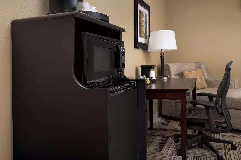 キングサイズベッドのスタンダードルーム, Hampton Inn Knoxvilleeast