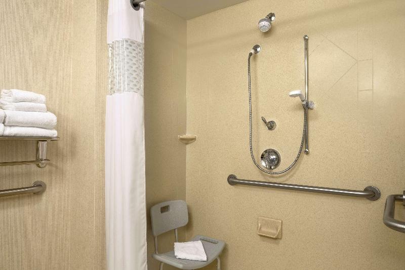חדר סטנדרט עם מיטת קינג, Hampton Inn Knoxvilleeast