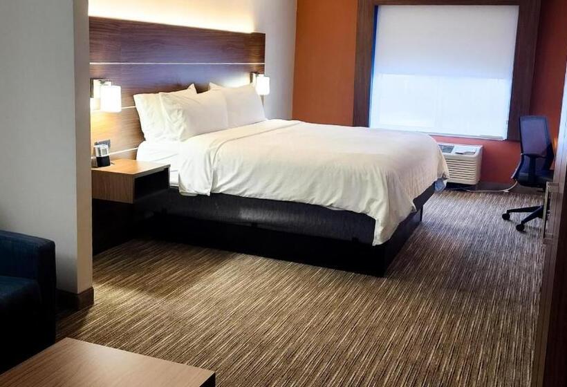 מיטת קינג בסוויטה, Holiday Inn Express Hotel & Suites Chicago South Lansing, An Ihg