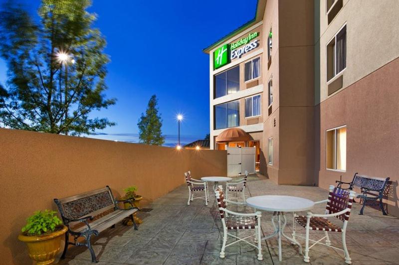 جناح, Holiday Inn Express Hotel And Suites Kings Mountain By Ihg
