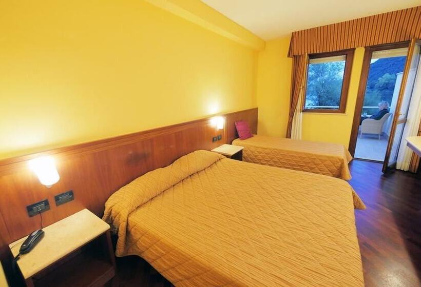 غرفة قياسية مزوَّدة بشُرفة, Miralago