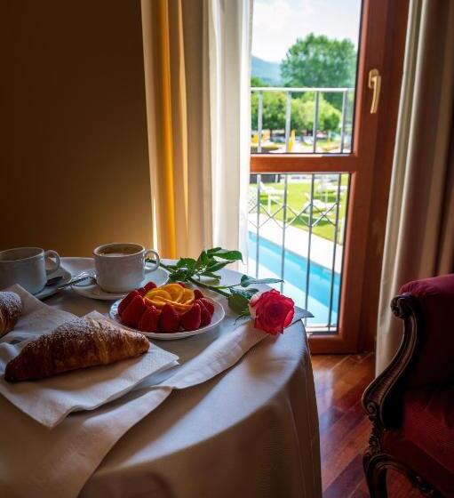 غرفة قياسية مطلّة علي البحيرة, Miralago