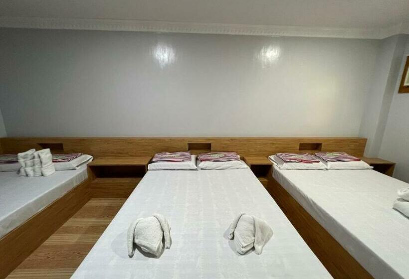 חדר משפחתי, Ging Ging Tourist Inn