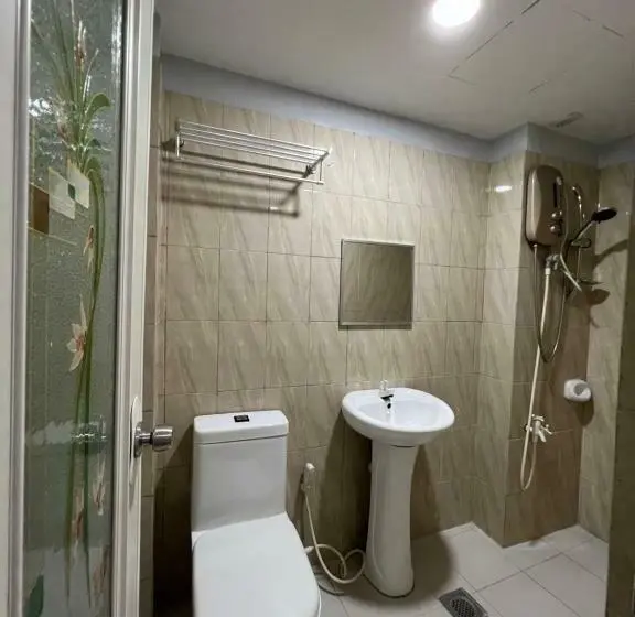 اتاق خانوادگی, Ging Ging Tourist Inn
