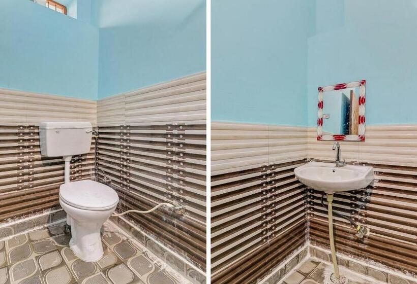 חדר קלאסי לשלושה, Flagship A S