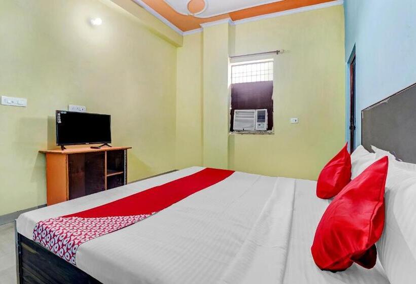 חדר קלאסי לשלושה, Flagship A S