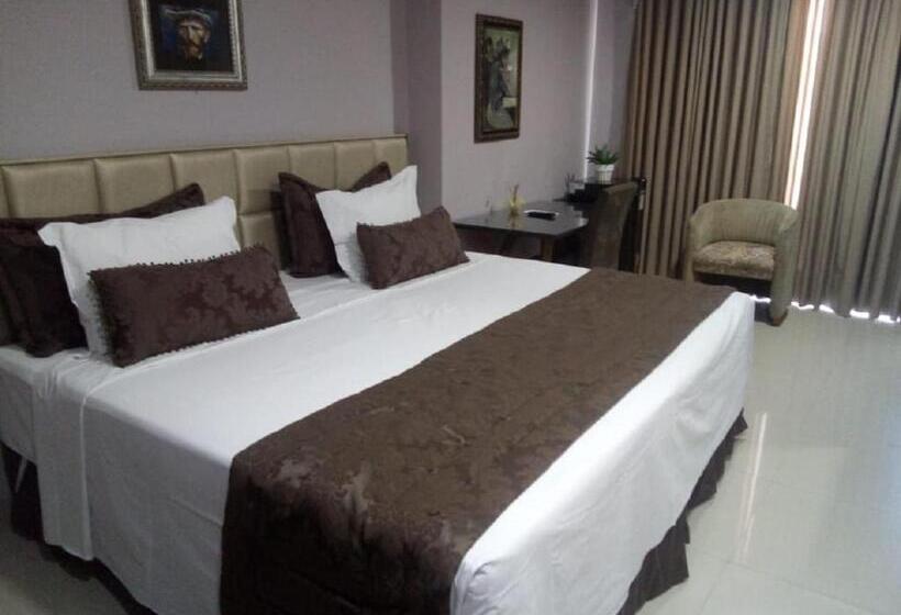 四人豪华间, Studio Bangalô Belém Hospedagem