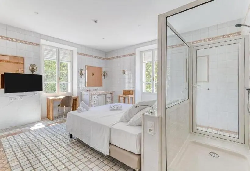 キングサイズベッドのスタンダードルーム, Domaine De La Nerthe  Hotel Provence Mediterranee