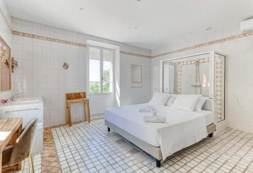 キングサイズベッドのスタンダードルーム, Domaine De La Nerthe  Hotel Provence Mediterranee