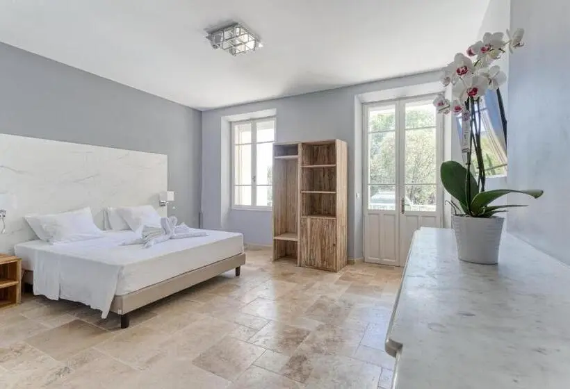バルコニー付きデラックスルーム, Domaine De La Nerthe  Hotel Provence Mediterranee