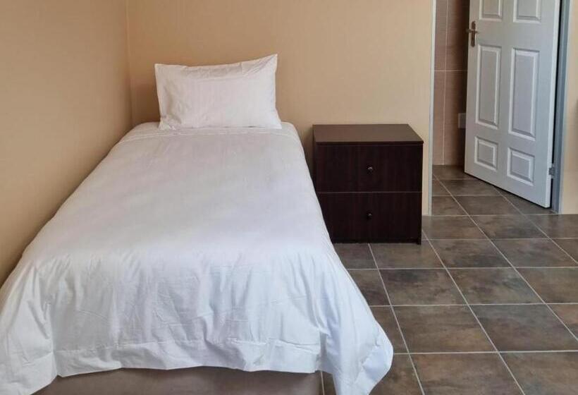 اتاق خانوادگی, Avonlea Guesthouse