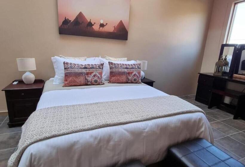 اتاق خانوادگی, Avonlea Guesthouse